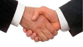 Die Vorstandsgremien von Amec Foster Wheeler und der Wood Group beschließen den Zusammenschluss der Unternehmen.  (POCESS India)