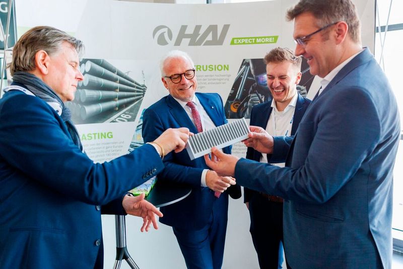 Fachausstellung im Foyer (Bild: bundesfoto/Bernd Lammel)