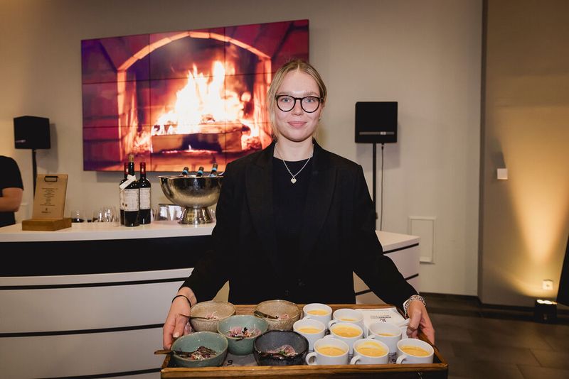 Das stimmungsvolle Ambiente des Vogel Convention Centers lädt zum Erfahrungsaustausch zwischen den Branchen ein. (Bild: Stefan Bausewein)