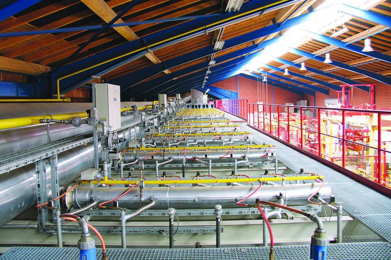 Der Keller-Tunnelofen  ist auf der Oberseite mit bis zu 350 Gasbrennern ausgestattet (Archiv: Vogel Business Media)