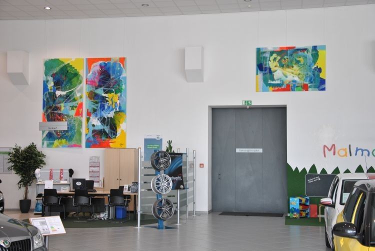 Farbtupfer gefällig? Eigens für Koch angefertigte Kunstwerke zieren sämtliche Betriebsstätten. (Foto: Dominsky)