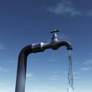 Abb. 1: Desinfektionsmittel können Trinkwasser durch unerwünschte Nebenprodukte belasten.