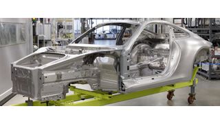Mehr Leichtbau als je zuvor stecke im neuen Porsche 911, verkündet der Hersteller aus Zuffenhausen. Dafür braucht es auch moderne Produktionstechnik. (Porsche AG | Jörg Eberl)