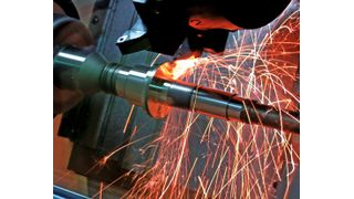 Härten und Hartzerspanen in ein und derselben Aufspannung einer Monforts «RNC 400 LaserTurn»: Das spart Zeit und Kosten, zudem erhöht es die Qualität, da Transport und Umspannen entfallen.  (Bild: Monforts Werkzeugmaschinen)