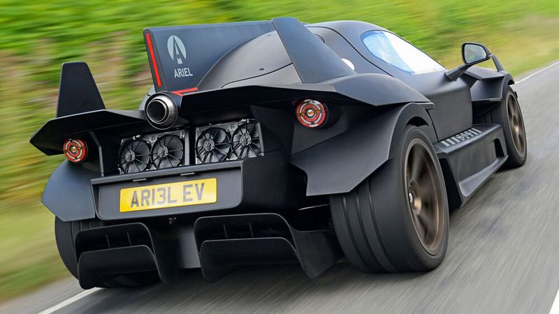 Das Hipercar ist ein E-Auto, doch es gibt im Heck ein Auspuffrohr für die Range-Extender-Turbine. (Bild: Ariel)