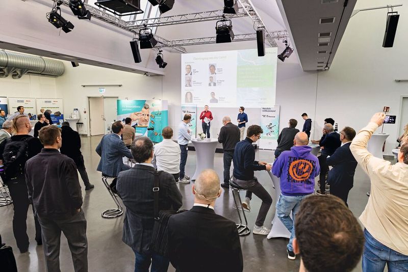 Der Call for Papers für die „Power of Electronics 2026” ist eröffnet. Auf dem vergangenen Kongress suchten mehr als 300 Teilnehmer an zwei Kongresstagen den interdisziplinären Austausch.  (Bild: Stefan Bausewein)