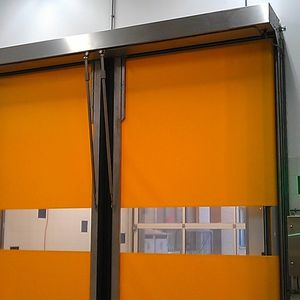 Das horizontal öffnende Schnelllauftor „Novosprint Hygiene“ ist speziell auf die Anforderungen der Lebensmittelindustrie angepasst.