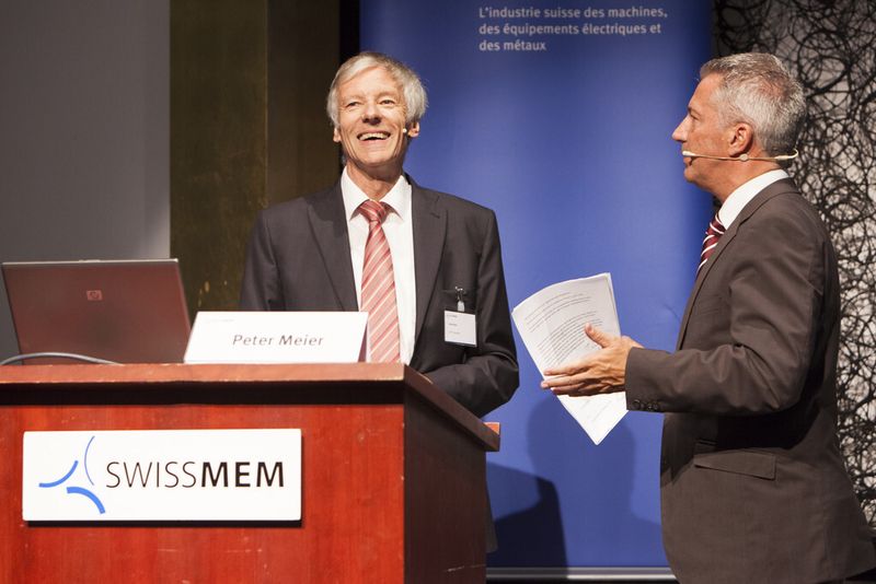 «Die US-Wirtschaft befindet sich in einem Aufschwung», begann Peter Meier, USP Consulting Goldach, seine Rede. Dennoch sieht Meier nur einen geringen Einfluss auf die Entwicklung des schweizerischen Maschinenbaus, da nur etwa 10% der Lieferungen in die USA gehen. (Bild: Swissmem)