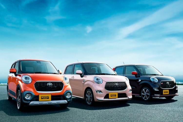 Kei-Cars dürfen seit 1998 höchstens 3,39 Meter lang und 1,475 Meter breit sein, der Motor darf höchstens 660 Kubikzentimeter Hubraum haben. Mit der Zulassung als Kei-Car gehen ein Steuerabschlag und die Befreiung vom Nachweis eines Parkplatzes einher.  (Bild: Toyota)