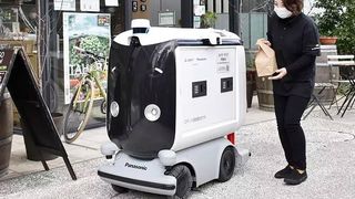 Auch den Japanern gehen die Arbeitskräfte aus. Zum Ausgleich konzentriert man sich verstärkt auf Roboter, wie diesen Serviceroboter von Panasonic, der quasi Kellnerdienste leistet. Hier eine Einschätzung der Situation. (Bild: kyodo / Panasonic)