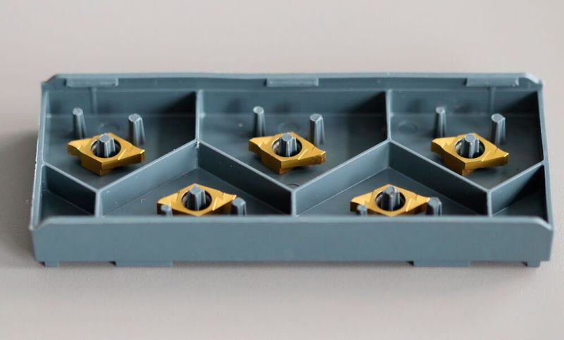 The recycled packaging fixes the tools in place precisely and prevents damage from impacts or movement during transport. (Source: Simtek)