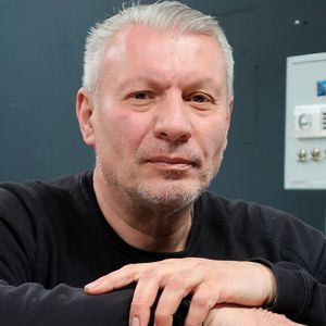 Semir Kunic, gelernter Fahrzeuglackierer und Aufbereiter (Autopflege Kunic) beschäftigt sich seit 30 Jahren mit der Pflege von Fahrzeugen. Dazu zählen neben der reinen Lackaufbereitung und -pflege unter anderem Smart-Repair-Arbeiten wie Dellenbeseitigung, Kunststoff- und Glasreparaturen, Lederlackierung und die Aufbereitung von Leichtmetallrädern. Gerade auch die Besitzer historischer Fahrzeuge gehören zu seinen Kunden.(Bild:  Semir Kunic)