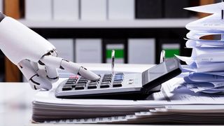 Sciencefiction malt gerne das Bild einer Welt, in der sich Menschen vor ihren Robotern beugen müssen. Der Arbeitsalltag heute zeigt eine andere Tendenz. (Bild: Andrey Popov - stock.adobe.com)