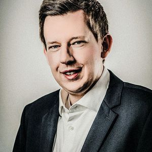 „Equipment-as-a-Service eignet sich für alle Anlagenhersteller, die neue Umsatzquellen generieren wollen, indem sie Maschinen als Dienstleistung anbieten, statt sie als Produkte zu verkaufen, und die auf diese Weise ihr Geschäftsmodell transformieren“, erklärt David Petrikat, Global Director of Marketing bei Relayr.