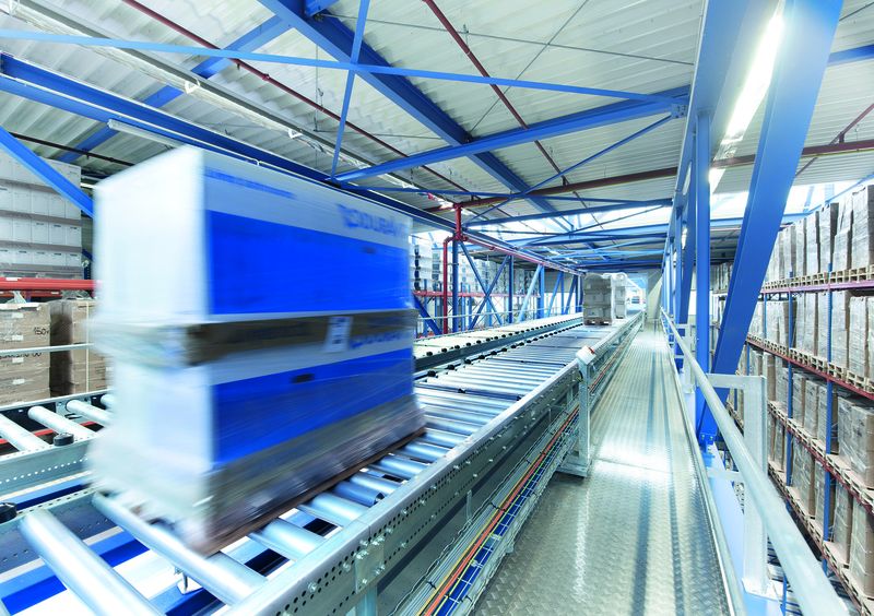 Im automatisierten Hochregallager von Duravit konnte die Forderung eines schnellen Umschlags sortenreiner Paletten beeindruckend umgesetzt werden. (Archiv: Vogel Business Media)