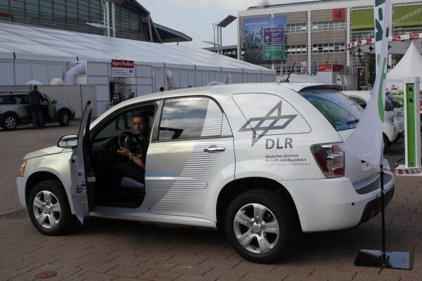 Bertha Benz Challenge 2012, 1. Tag: Präsentation der teilnehmenden Fahrzeuge auf dem Freigelände der Frankfurter Messe. Zu sehen ist hier der Opel HydroGen4 des DLR (Deutsches Zentrum für Luft- und Raumfahrt). (Ulrich Steinlechner)