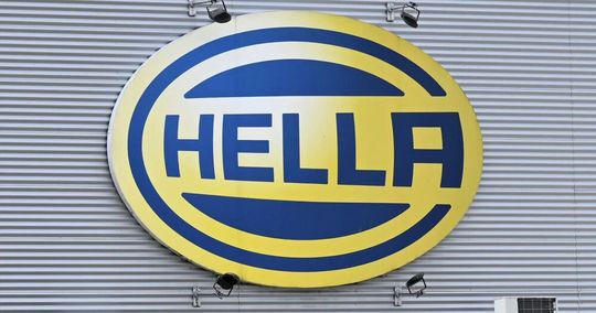 Beim Scheinwerferhersteller Hella aus Lippstadt, glaubt man derzeit nicht, dass man die Zahlen vom letzten Jahr 2026 toppen kann ...(Bild:  Hella)