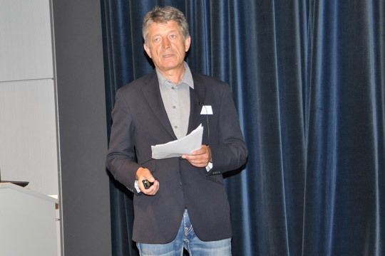 Energieexperte Erich Koller stellte Möglichkeiten vor, wie Autohäuser Energiekosten sparen können. (Archiv: Vogel Business Media)