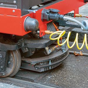 Die Panoramabahn im Europapark Rust ist ein Beispiel für neue Energieinfrastrukturen. Im Bild: der Übertragerkopf TDM80E des Energieübertragungssystems Movitrans. (Bild:  SEW-Eurodrive)