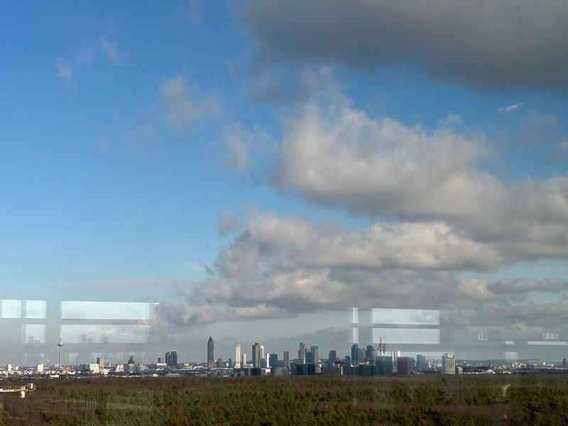 Frankfurter Skyline - what a view bei dem Wetter! (Bild: Vogel IT-Medien )