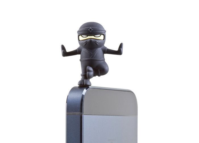 Aus dem Hause Bone gibt es unter anderem das „Yoga Ninja Stylus Ear Cap“, das die Kopfhörer-Buchse vor Staub schützen soll. Kostenpunkt: rund zehn Euro. (Bone)