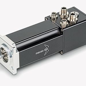 Der IDX-Kompaktantrieb mit integrierter EPOS-Positioniersteuerung und IP-geschütztem Gehäuse. 