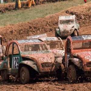 Ab den Siebzigern profilierten sich diverse Enten beim populären Autocross-Motorsport in eigenen Klassen.(Bild:  PSA)