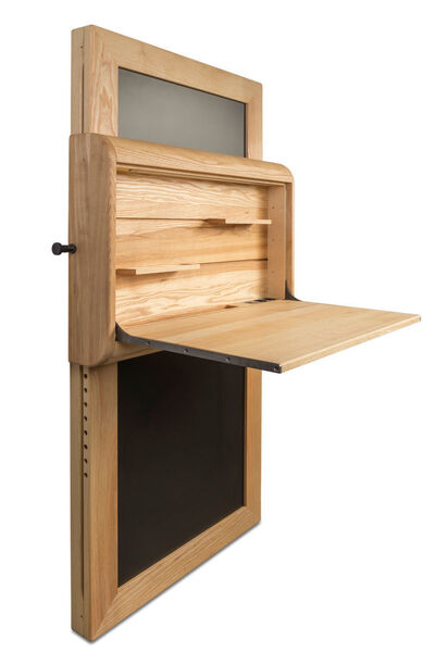 Höhenverstellbar und platzsparend: Der Sekretär ist ein Beispiel für ergonomische Holzmöbel für das Homeoffice. (Thomas Wozak / Holzbureau GmbH)