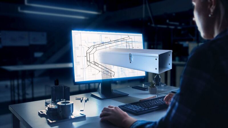 Mit dem Easy-Route-Tool wird der Streckenverlauf eines Kanal-Systems am CAD-Bildschirm in die geplante Maschinenumgebung designed.  (Pflitsch/ Gorodenkoff Productions OU)