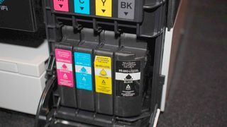 Tonerpartner gehört zu Deutschlands größten Lieferanten von Drucker- und Bürobedarf. Bei einer Vollinventur wirkte sich das aber negativ aus – es dauerte lange und band Arbeitskräfte. Abhilfe schafft nun aber die softwarebasierte Stichprobeninventur mit Statcontrol von Remira. (Bild: Tonerpartner)