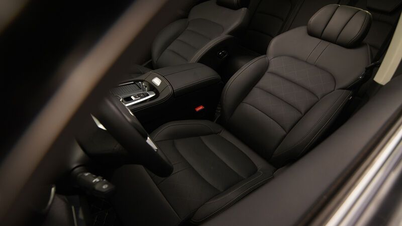 Elaris verspricht viel Ausstattung für vergleichsweise wenig Geld. So gibt es Relaxsitze ... (Bild: Elaris)