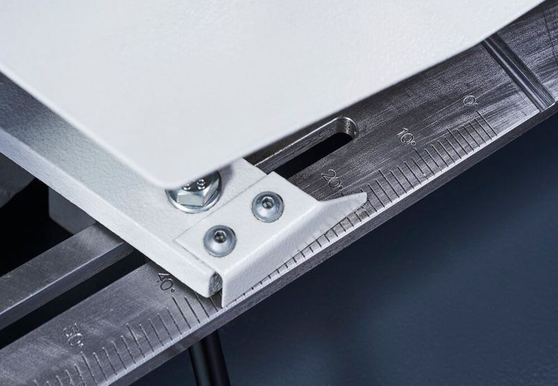 Je nach Materialgeometrie und -dimensionen können mit der neu entwickelten Kastomicut AE 4.6 einseitige Sägeschnitte bis 60 Grad ausgeführt werden. (Kasto)