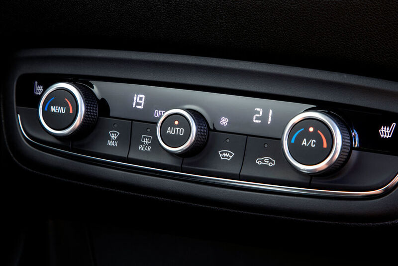 Noch kein Touch-Panel: Opel behält die Knöpfe für die Klimasteuerung bei. (Opel)