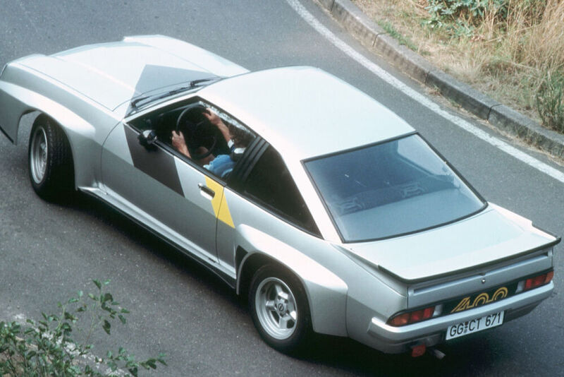 1981 löste der Manta 400 den Ascona 400 ab, mit dem Walter Röhrl 1982 Fahrer-Weltmeister geworden war. Der Manta 400 war ein reines Wettbewerbsfahrzeug, das von einem 2,4-Liter-Motor mit Leichtmetallzylinderkopf, vier Ventilen pro Zylinder und zwei obenliegenden Nockenwellen angetrieben wurde .Als 106 kW/144 PS starke Straßenversion – laut Werbung exklusiv „Für Kenner und Könner“ – lehrte der Manta 400 die Porsche 924/944 bei Sprintduellen das Fürchten. (Opel)