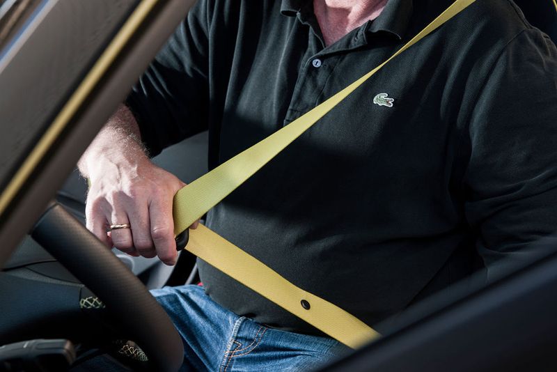 Sogar die Gurte können auf Wunsch in der gleichen Farbe bestellt werden wie der Lack. (Hyundai)