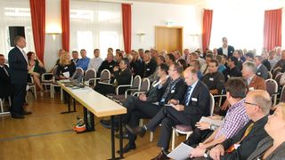 Abb. 1: Rund 170 Teilnehmer diskutierten beim Waldner-Fachsymposium über aktuelle Trends des alternativen Laborbaus. (Bild: Waldner Laboreinrichtungen)