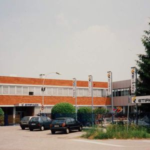 1 Durch den Einsatz kompletter Sicherheitslösungen  von Jokab Safety erreichte Etipack, Hersteller von Etikettier- und Verpackungsmaschinen, die höchste Sicherheitskategorie und verbesserte dabei den Produktionsablauf.   Bilder: Jokab Safety, Italien