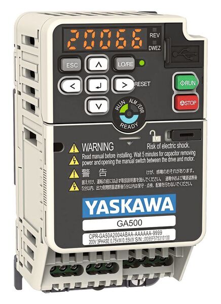 Die Neuentwicklung GA500 erweitert die aktuelle Frequenzumrichter-Generation um ein besonders kompaktes Modell für Industrieanwendungen.  (Yaskawa )