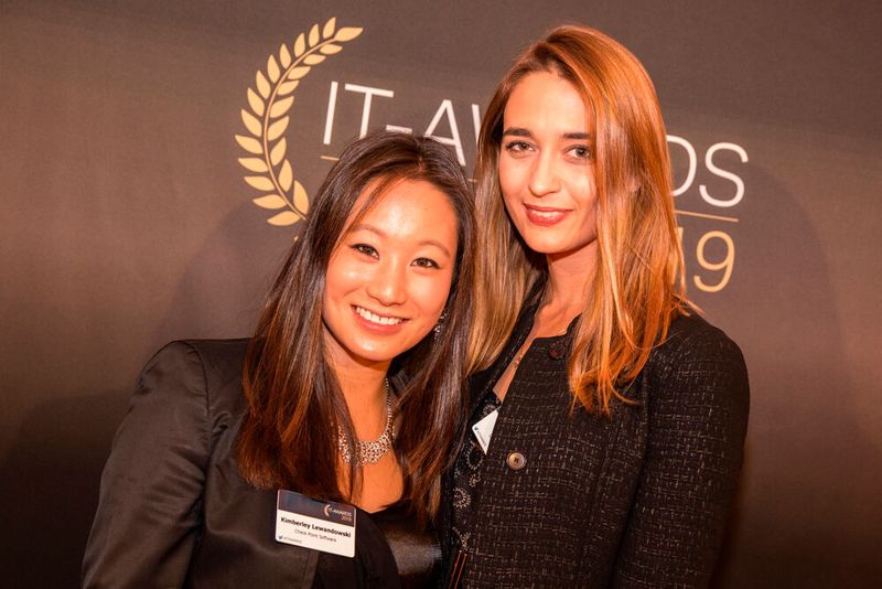 Kimberley Lewandowski (links) und Kim Forsthuber von Check Point Software. (Bild: artful rooms / VIT)