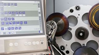 Individuell angepasste Automatisierungskonzepte können dem Werkzeugbau sehr helfen: Sie erhöht die Produktivität und verkürzt die Durchlaufzeiten. Die erforderlichen hohen Investitionskosten offenbaren hingegen für alle Befragten den größten Nachteil. (VDW)