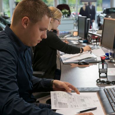Die neuen EU-Verkaufslabel betreffen nicht nur den stationären Autohandel, sondern müssen  für Kunden auch bei ihrem Besuch in Onlineshops bzw. Onlineangeboten erkennbar sein.  (Bild: Promotor)