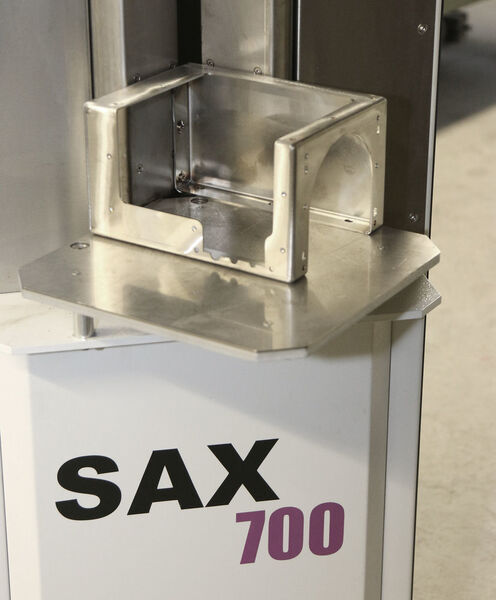 Die SAX700 kommt ohne aufwändige Spannvorrichtungen und Pneumatik aus. (Fröhlich)