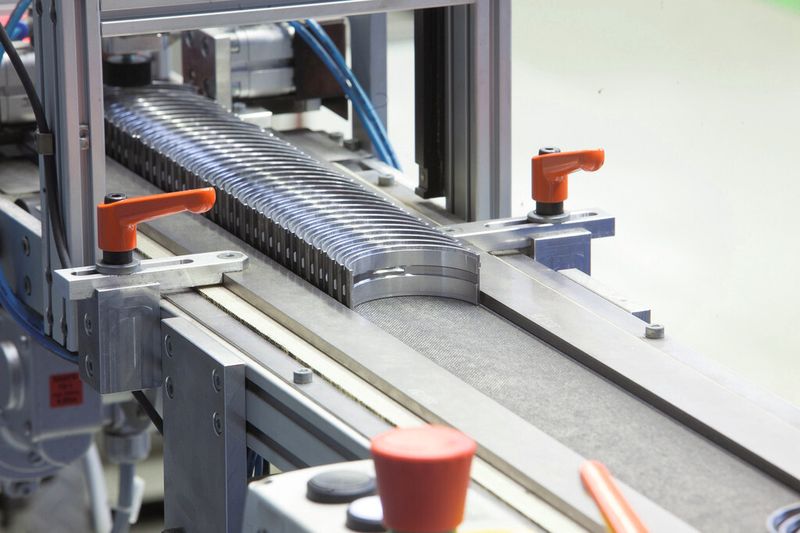 Die bleifreien Lagerwerkstoffe werden im Technologiezentrum von Federal-Mogul in Wiesbaden entwickelt. (Bild: Federal-Mogul /  Jonas Ratermann)