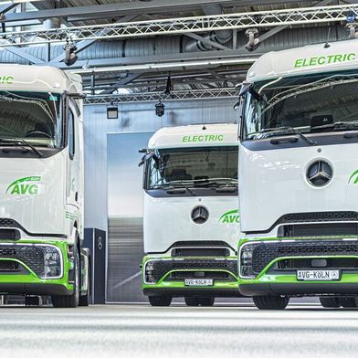 Der Absatz von Elektro-Lkw wie dem E-Actros von Daimler Truck sowie von E-Bussen wächst global deutlich. (Bild: Myriam Mersy Photography)