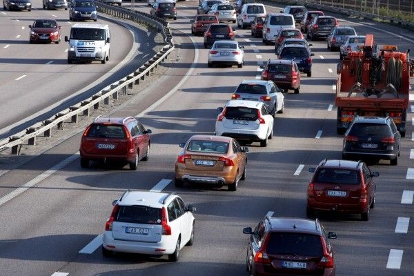 Autonom fahrende Autos können zur Senkung von Infrastrukturkosten beitragen und das Leben in der Stadt in vielfältiger Weise bereichern, etwa durch die Verringerung von Emissionen, die Steigerung der Luftqualität und die Erhöhung der Verkehrssicherheit.  (Volvo)