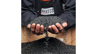 Der Lanxess-Geschäftsbereich High Performance Materials entwickelt Hochleistungs-Kunststoffe, die vor allem in der Automobil- sowie der Elektro- und Elektronikindustrie zum Einsatz kommen. (Lanxess)