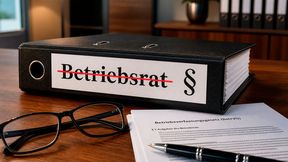 Unternehmen müssen ihre Strukturen anpassen. Maßnahmen müssen auch diskutiert werden. Doch vor allem der Einfluss der Betriebsräte geht manchen Arbeitgebern zu weit. Nun gibt es ein Papier mit der Forderung nach eingeschränkten Rechten, wenn es um Eilfälle geht ... (Bild: KI-generiert)