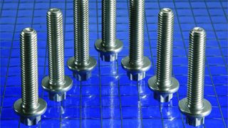 Die verwendete Aluminiumlegierung 6056, aus denen die Alufast-Schrauben gefertigt sind, hat sich für die Verbindung von Magnesiumkomponenten nachhaltig bewährt.  (Bild: Arnold Umformtechnik)