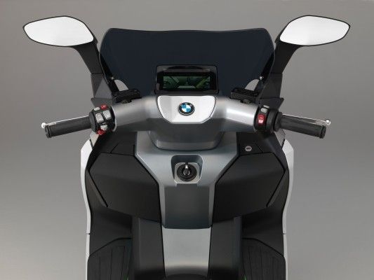Der neue BMW C evolution: mit Hybrid-Fahrwerk mit agilem Handling dank tiefem Schwerpunkt (BMW)