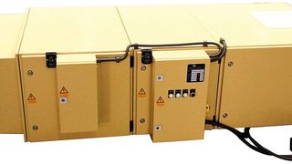 Bild 1: Elektrostatisches Filtersystem, das aufgrund der Modulbauweise den Anforderungen einer eingehausten Presse mit Folgeverbundwerkzeugen angepasst wurde.  (Bild: UAS)